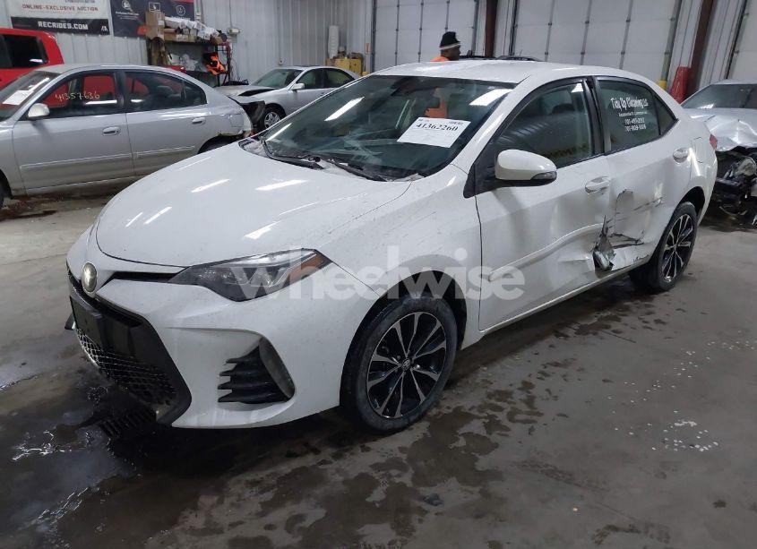 Photo 2 of 2018 Toyota Corolla SE (VIN 5YFBURHE6JP764394)