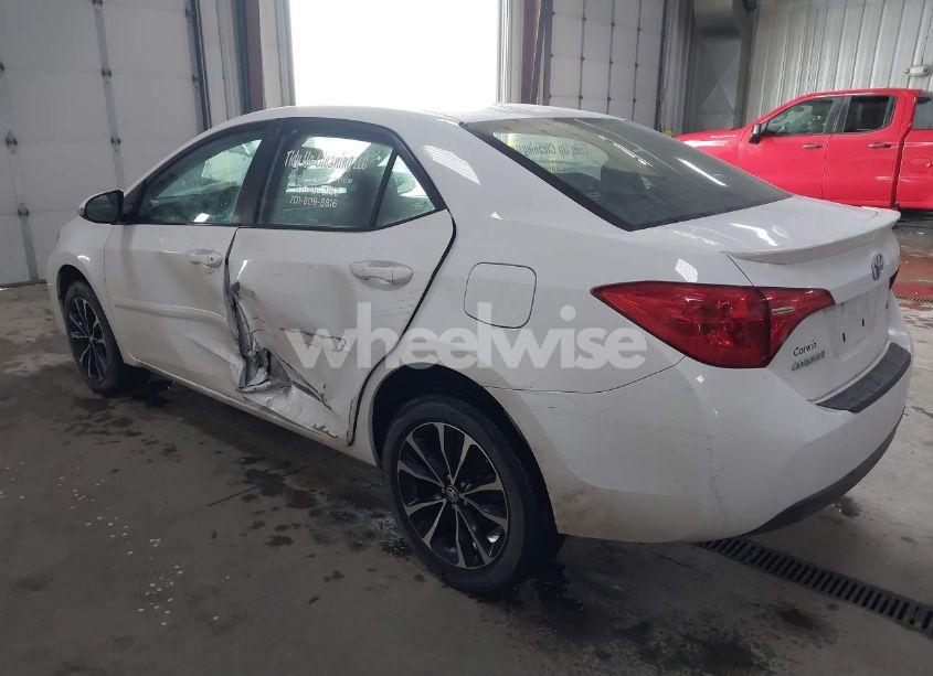 Photo 3 of 2018 Toyota Corolla SE (VIN 5YFBURHE6JP764394)