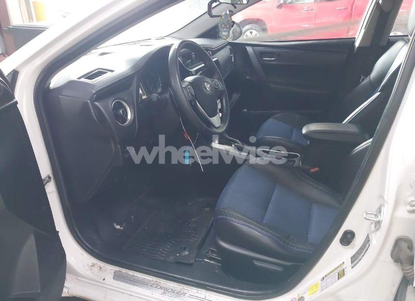 Photo 5 of 2018 Toyota Corolla SE (VIN 5YFBURHE6JP764394)