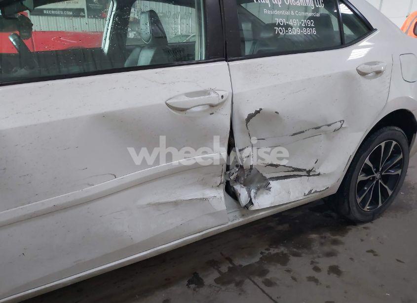 Photo 6 of 2018 Toyota Corolla SE (VIN 5YFBURHE6JP764394)