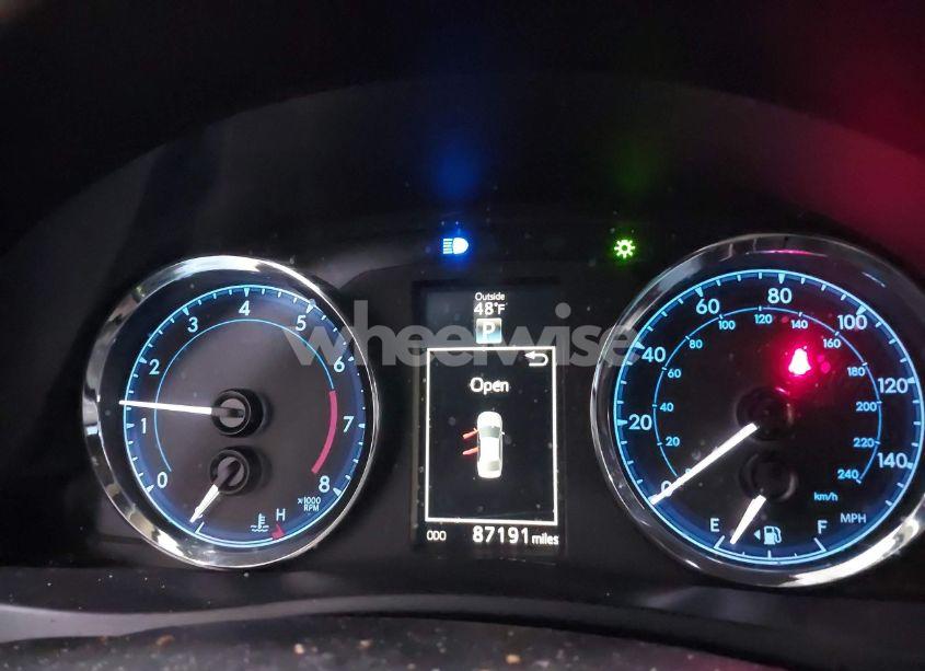 Photo 7 of 2018 Toyota Corolla SE (VIN 5YFBURHE6JP764394)