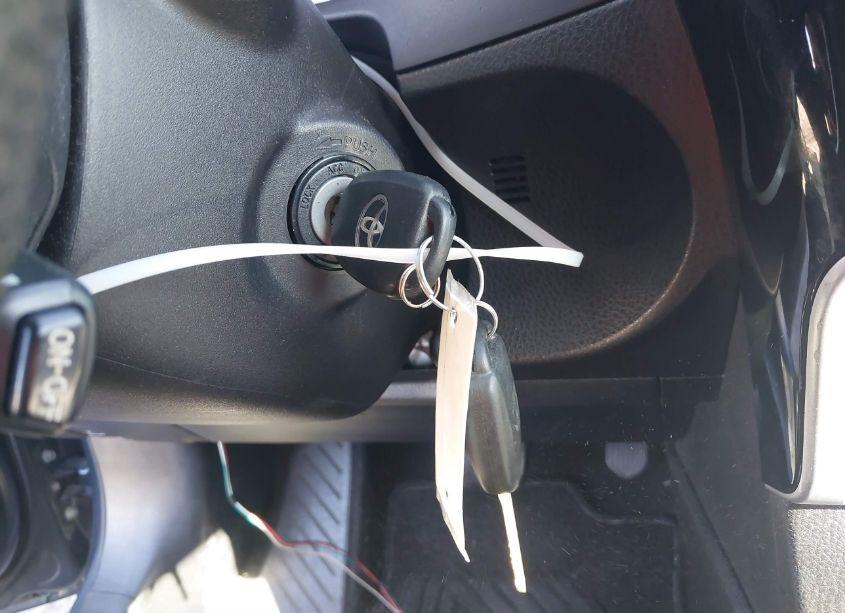 Photo 11 of 2018 Toyota Corolla LE (VIN 5YFBURHE6JP765013)