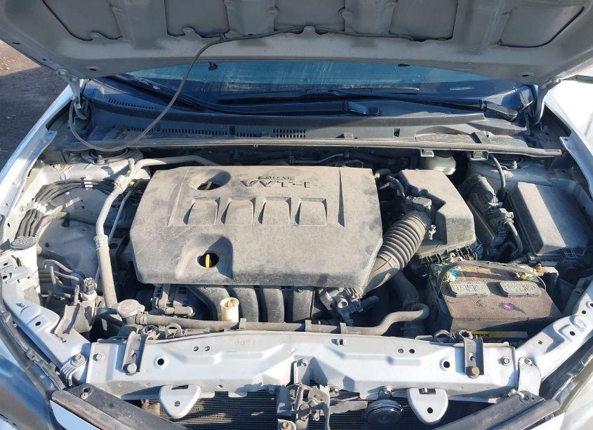 Photo 10 of 2018 Toyota Corolla SE (VIN 5YFBURHE6JP775640)