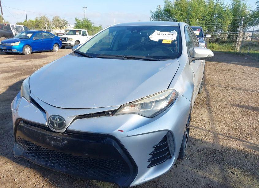 Photo 12 of 2018 Toyota Corolla SE (VIN 5YFBURHE6JP775640)