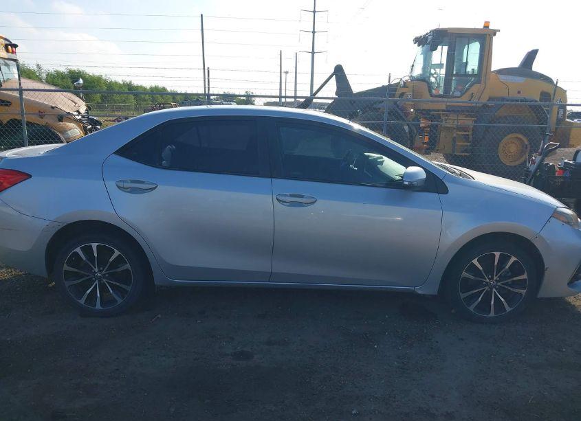 Photo 13 of 2018 Toyota Corolla SE (VIN 5YFBURHE6JP775640)