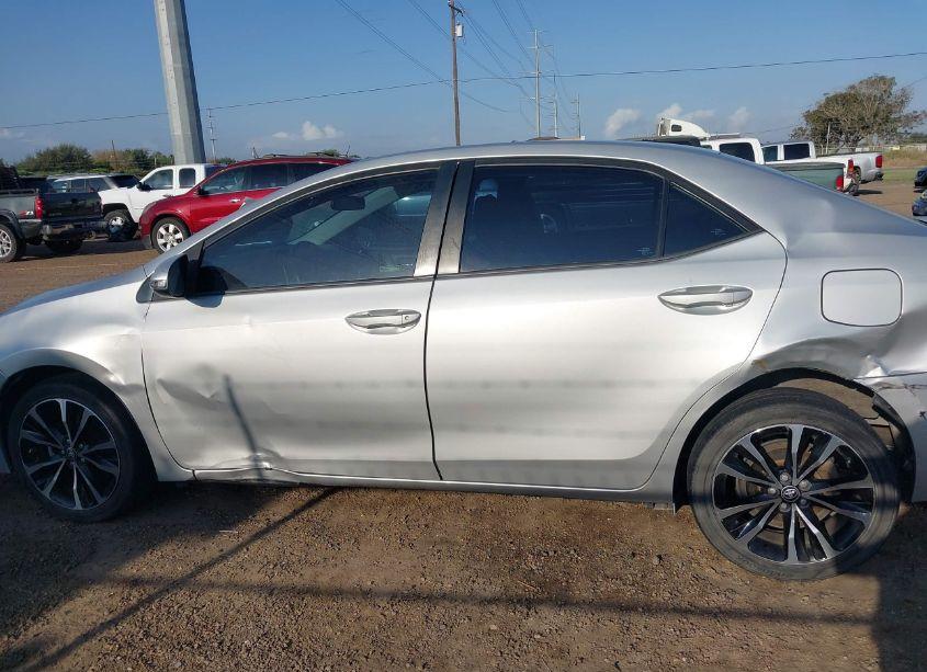 Photo 14 of 2018 Toyota Corolla SE (VIN 5YFBURHE6JP775640)