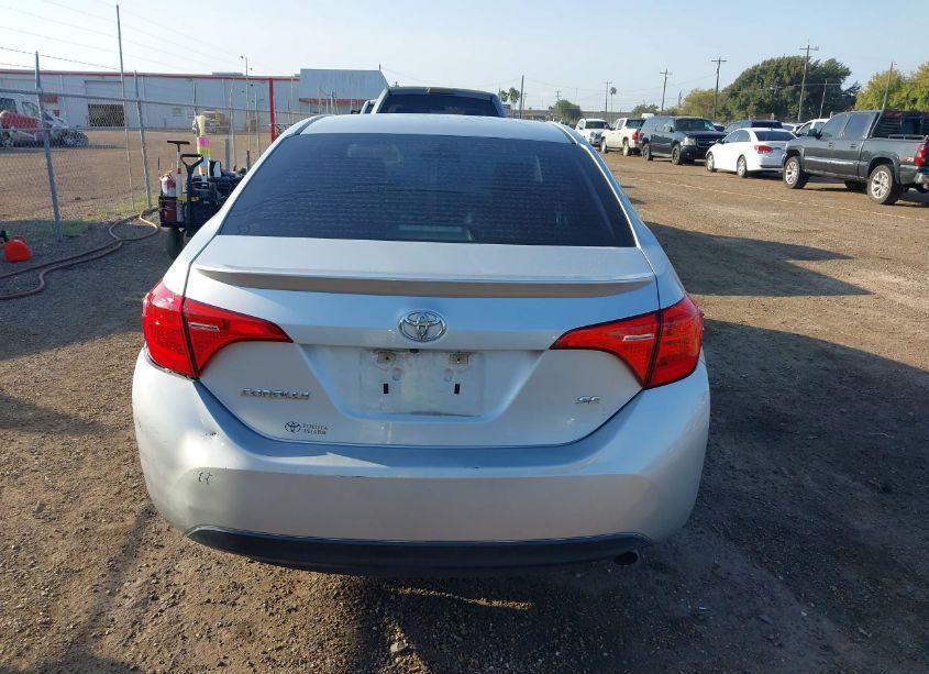 Photo 16 of 2018 Toyota Corolla SE (VIN 5YFBURHE6JP775640)