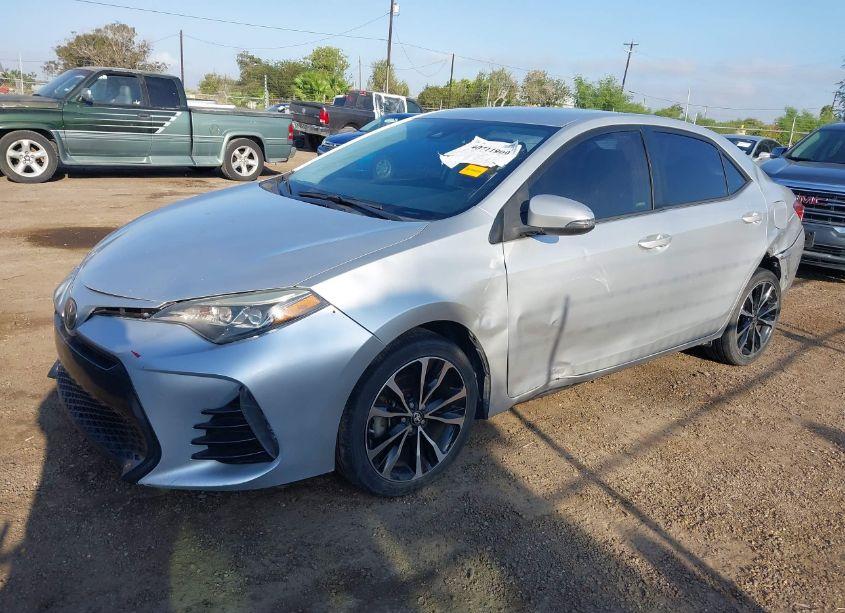 Photo 2 of 2018 Toyota Corolla SE (VIN 5YFBURHE6JP775640)