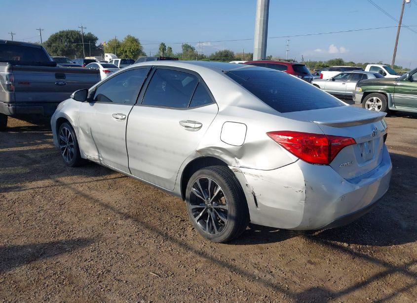 Photo 3 of 2018 Toyota Corolla SE (VIN 5YFBURHE6JP775640)