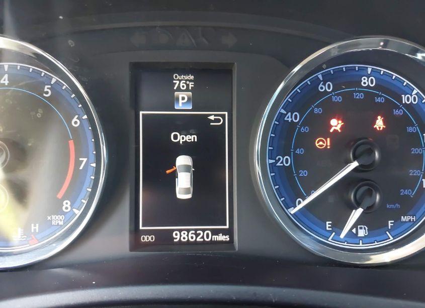 Photo 7 of 2018 Toyota Corolla SE (VIN 5YFBURHE6JP775640)