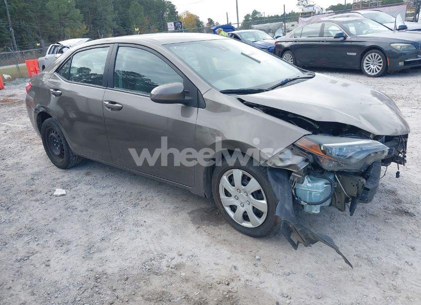 2018 Toyota Corolla LE (VIN 5YFBURHE6JP777209) main photo