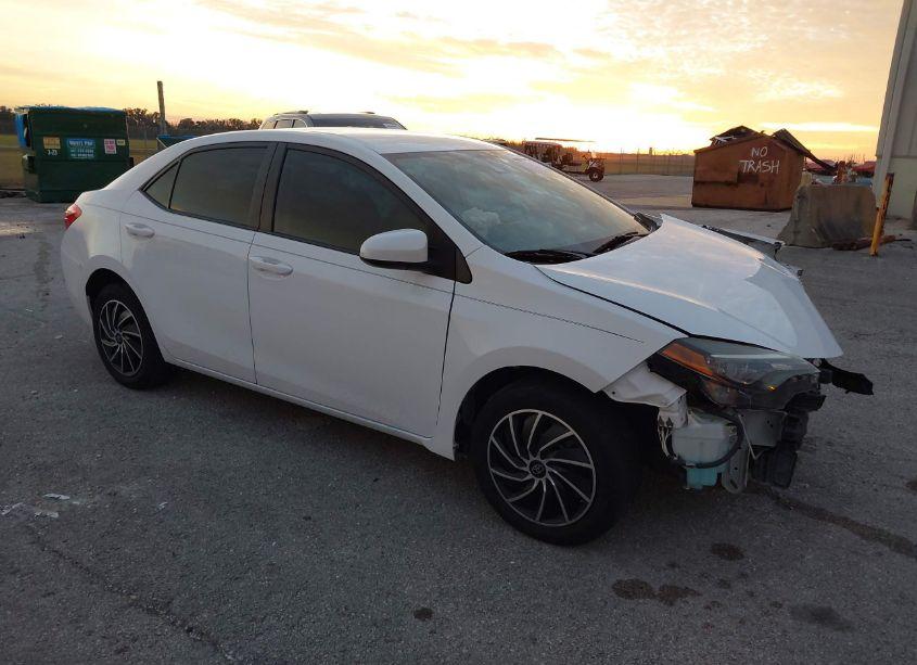 2018 Toyota Corolla LE (VIN 5YFBURHE6JP777310) main photo