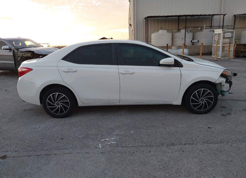 Photo 13 of 2018 Toyota Corolla LE (VIN 5YFBURHE6JP777310)
