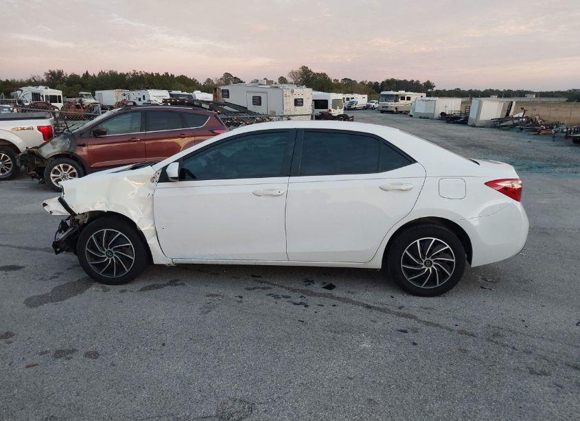 Photo 14 of 2018 Toyota Corolla LE (VIN 5YFBURHE6JP777310)