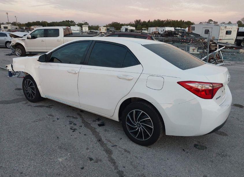Photo 3 of 2018 Toyota Corolla LE (VIN 5YFBURHE6JP777310)