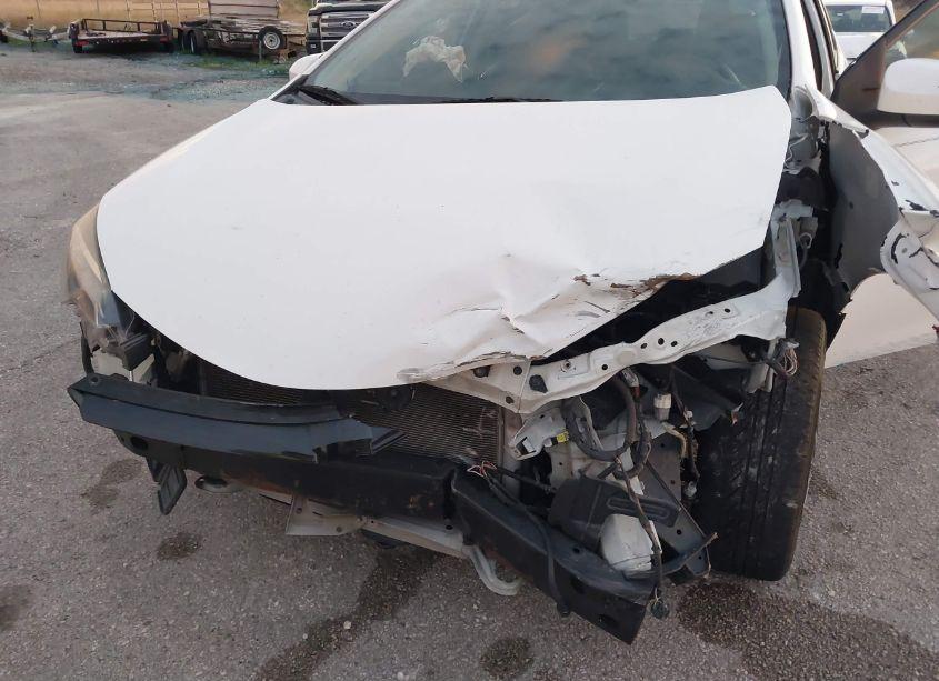 Photo 6 of 2018 Toyota Corolla LE (VIN 5YFBURHE6JP777310)