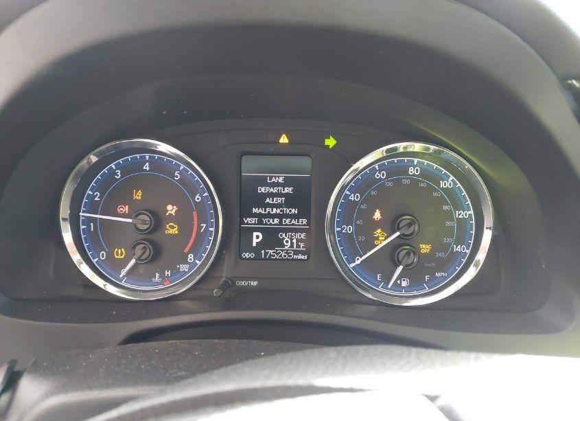 Photo 7 of 2018 Toyota Corolla LE (VIN 5YFBURHE6JP777310)