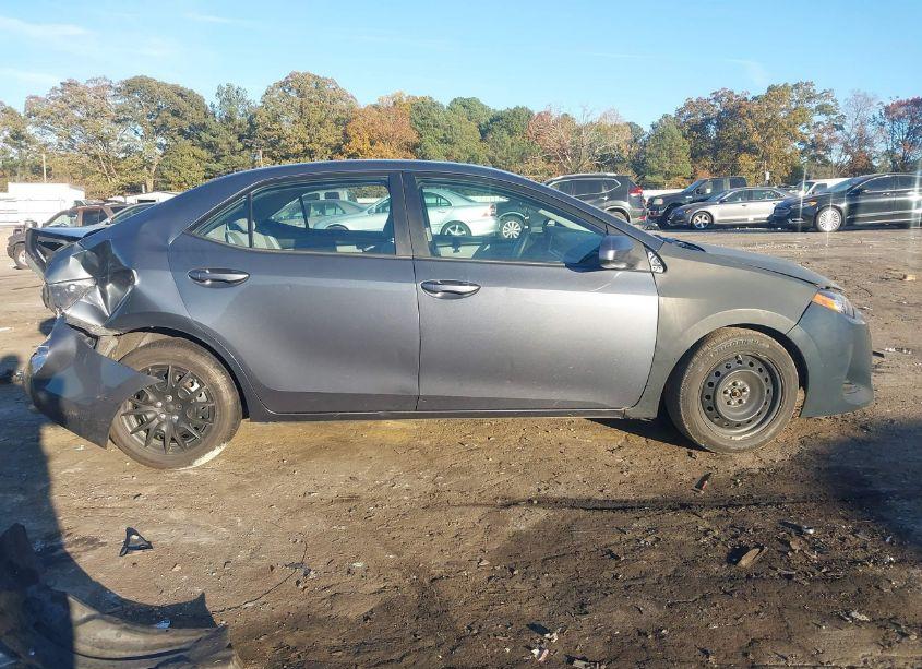 Photo 13 of 2018 Toyota Corolla LE (VIN 5YFBURHE6JP780952)