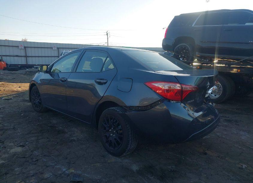 Photo 3 of 2018 Toyota Corolla LE (VIN 5YFBURHE6JP780952)