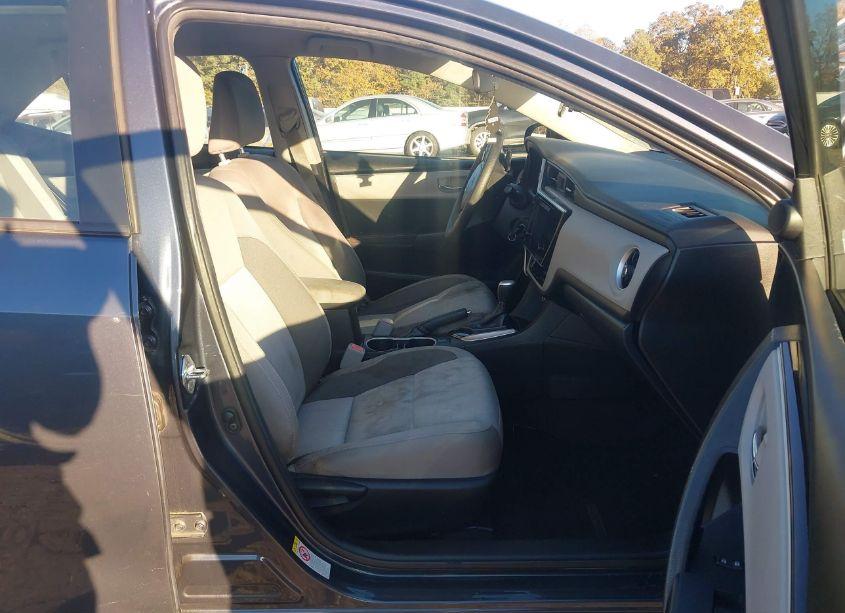 Photo 5 of 2018 Toyota Corolla LE (VIN 5YFBURHE6JP780952)