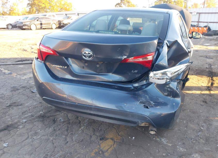 Photo 6 of 2018 Toyota Corolla LE (VIN 5YFBURHE6JP780952)