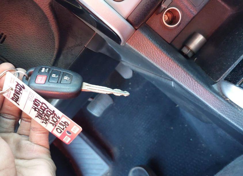 Photo 11 of 2018 Toyota Corolla LE (VIN 5YFBURHE6JP783379)