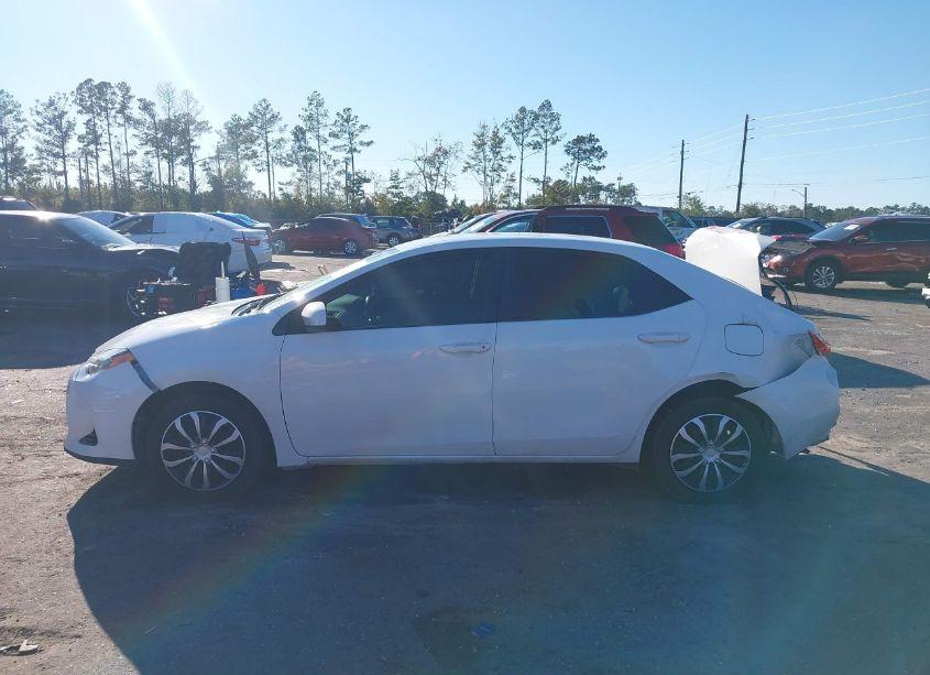 Photo 14 of 2018 Toyota Corolla LE (VIN 5YFBURHE6JP783379)