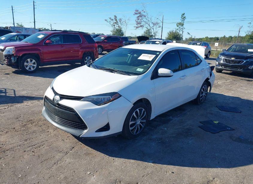 Photo 2 of 2018 Toyota Corolla LE (VIN 5YFBURHE6JP783379)