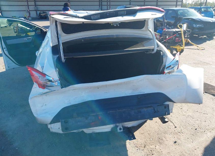 Photo 6 of 2018 Toyota Corolla LE (VIN 5YFBURHE6JP783379)