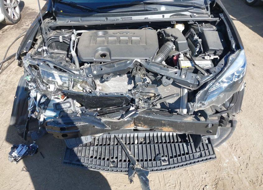 Photo 10 of 2018 Toyota Corolla SE (VIN 5YFBURHE6JP784192)