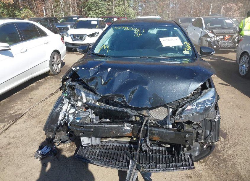 Photo 13 of 2018 Toyota Corolla SE (VIN 5YFBURHE6JP784192)