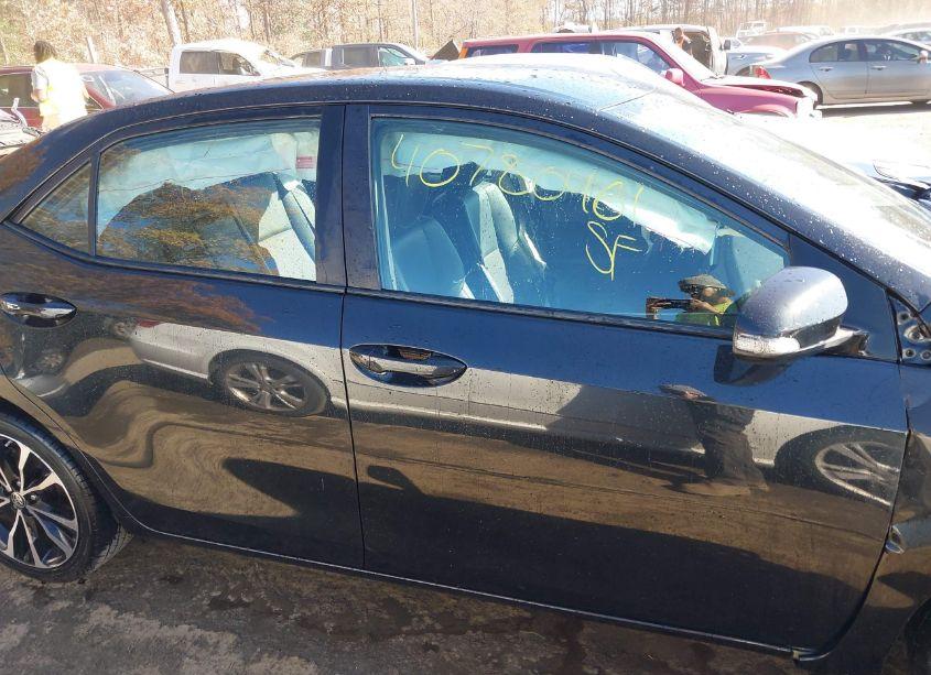 Photo 14 of 2018 Toyota Corolla SE (VIN 5YFBURHE6JP784192)