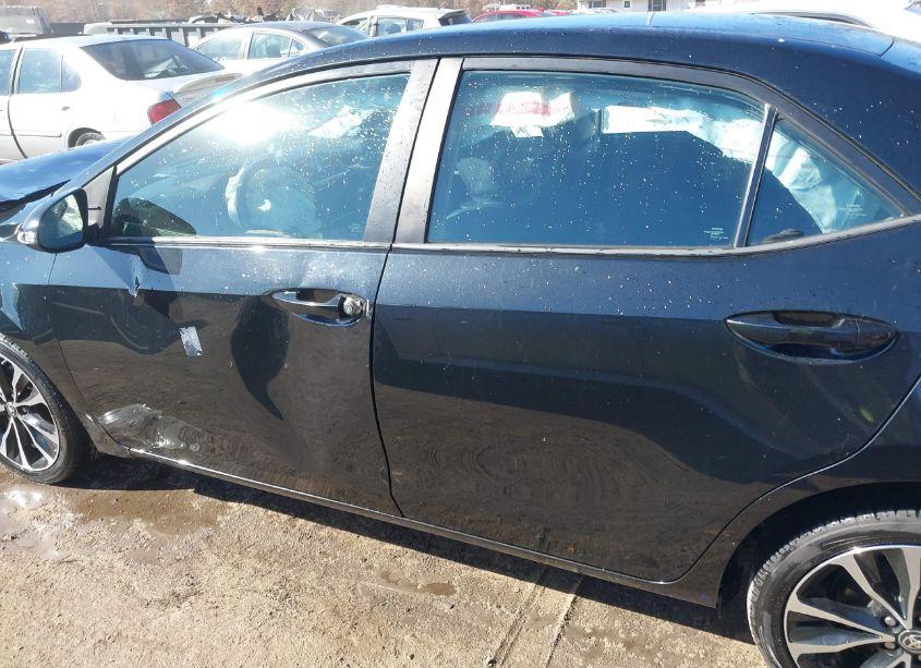 Photo 15 of 2018 Toyota Corolla SE (VIN 5YFBURHE6JP784192)