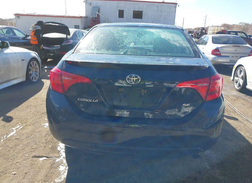 Photo 17 of 2018 Toyota Corolla SE (VIN 5YFBURHE6JP784192)