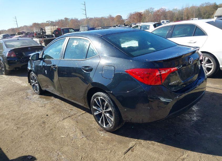 Photo 3 of 2018 Toyota Corolla SE (VIN 5YFBURHE6JP784192)