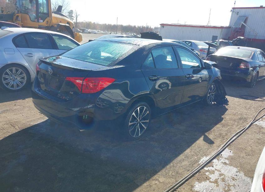 Photo 4 of 2018 Toyota Corolla SE (VIN 5YFBURHE6JP784192)