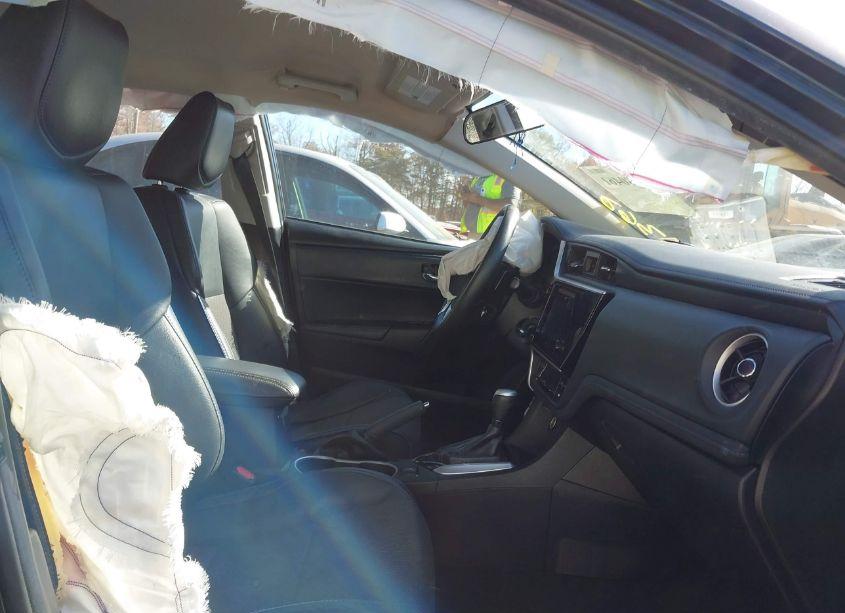 Photo 5 of 2018 Toyota Corolla SE (VIN 5YFBURHE6JP784192)