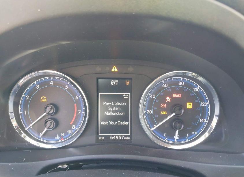 Photo 7 of 2018 Toyota Corolla SE (VIN 5YFBURHE6JP784192)