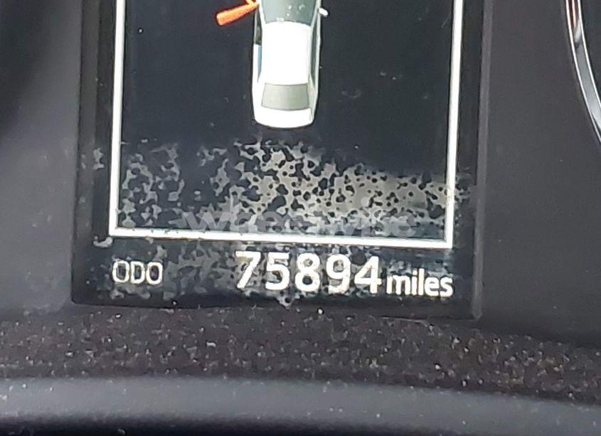 Photo 15 of 2018 Toyota Corolla SE (VIN 5YFBURHE6JP796522)