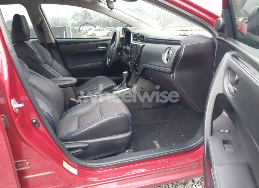 Photo 5 of 2018 Toyota Corolla SE (VIN 5YFBURHE6JP796522)