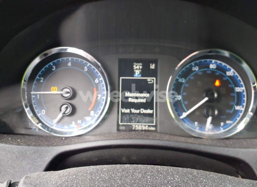 Photo 7 of 2018 Toyota Corolla SE (VIN 5YFBURHE6JP796522)