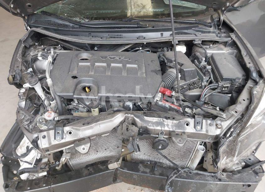 Photo 10 of 2018 Toyota Corolla SE (VIN 5YFBURHE6JP800844)