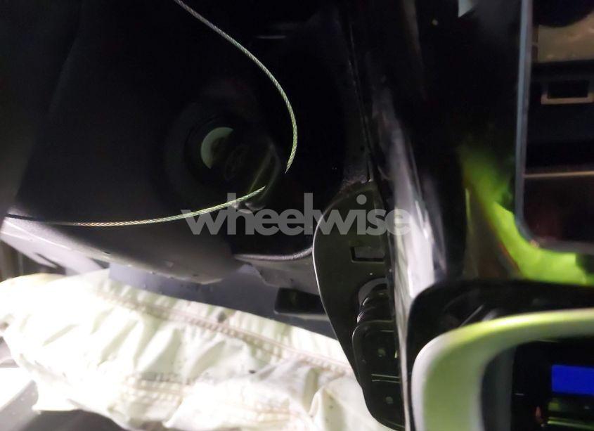 Photo 11 of 2018 Toyota Corolla SE (VIN 5YFBURHE6JP800844)