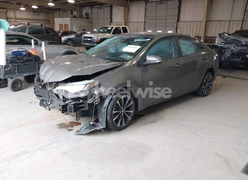 Photo 2 of 2018 Toyota Corolla SE (VIN 5YFBURHE6JP800844)