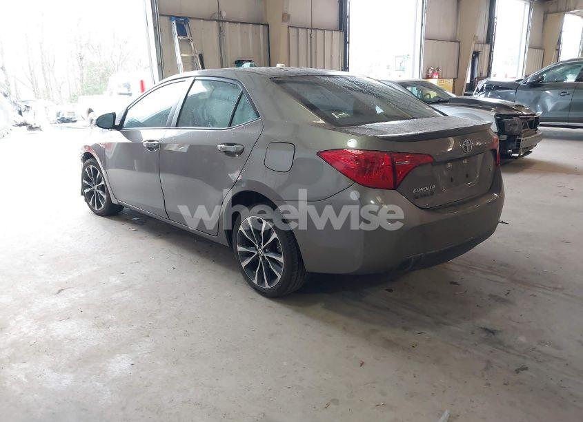 Photo 3 of 2018 Toyota Corolla SE (VIN 5YFBURHE6JP800844)