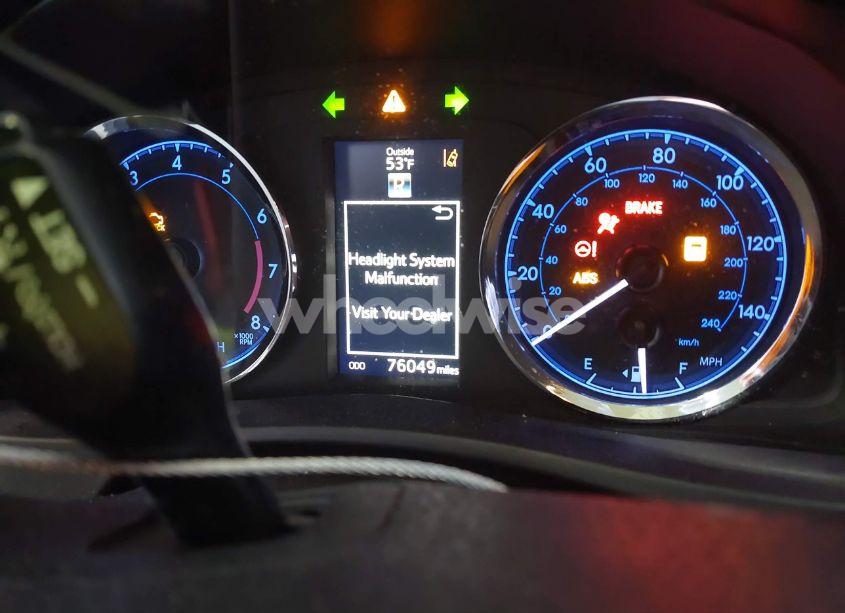 Photo 7 of 2018 Toyota Corolla SE (VIN 5YFBURHE6JP800844)