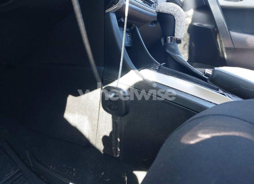 Photo 11 of 2018 Toyota Corolla LE (VIN 5YFBURHE6JP808362)