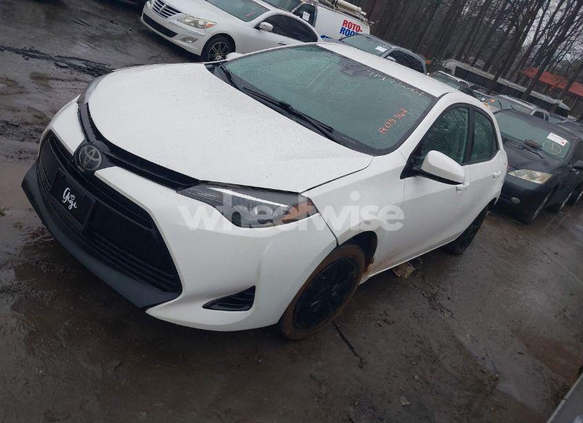 Photo 2 of 2018 Toyota Corolla LE (VIN 5YFBURHE6JP808362)