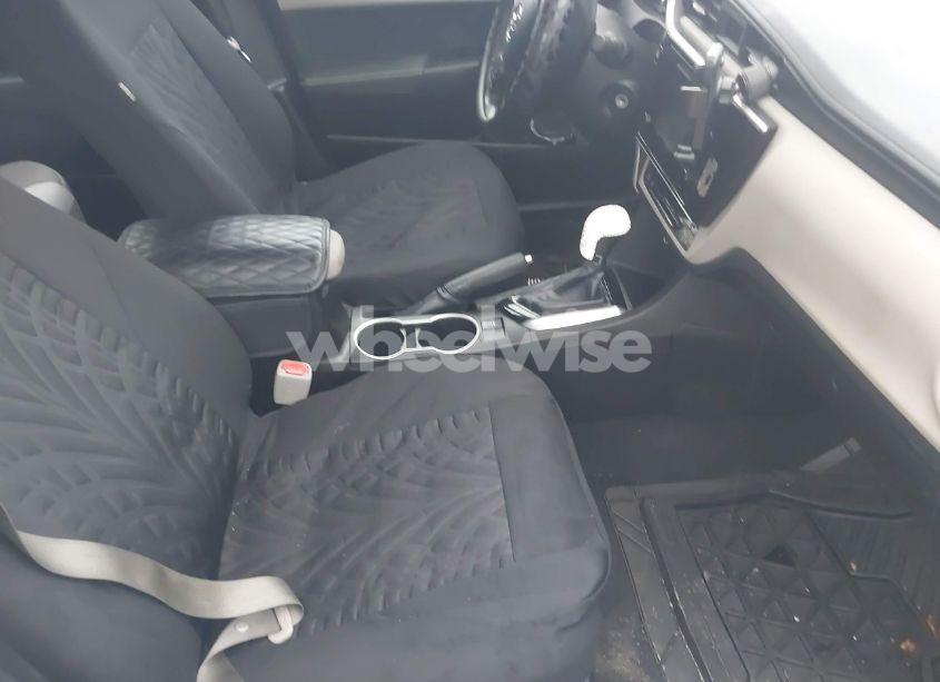 Photo 5 of 2018 Toyota Corolla LE (VIN 5YFBURHE6JP808362)