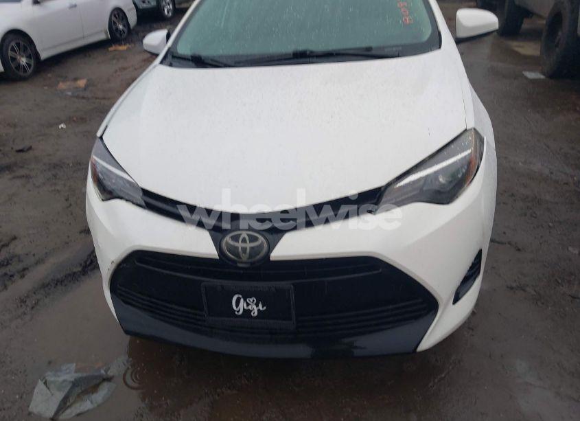Photo 6 of 2018 Toyota Corolla LE (VIN 5YFBURHE6JP808362)